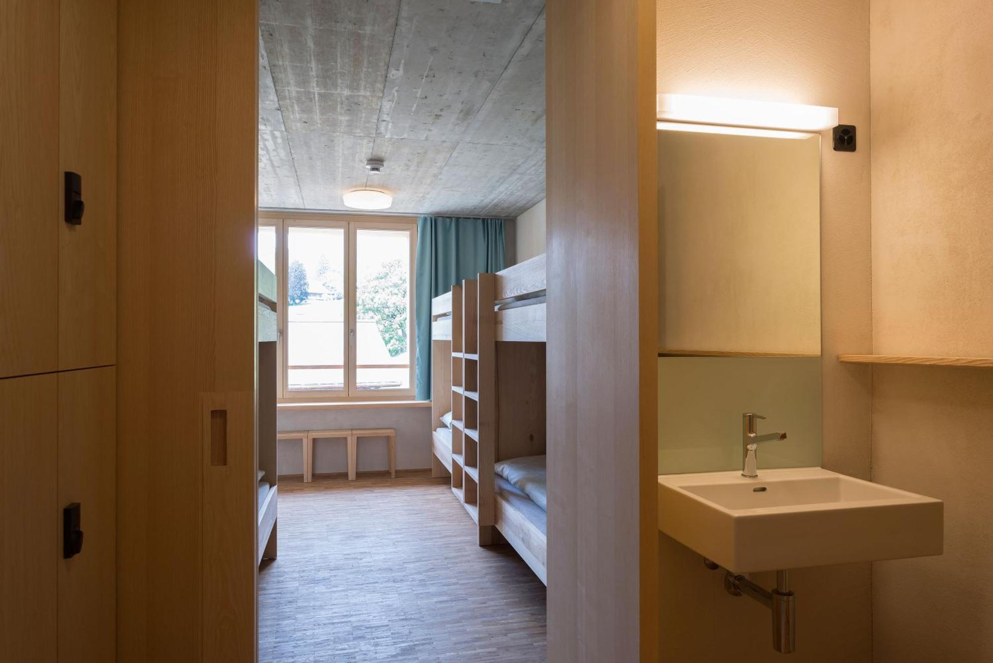 Einzelbett im 6-Bett-Zimmer